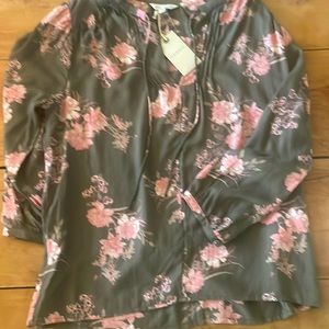 NWT Floral mid/long sleeve shirt. Army green and pink.  Lucky Brand -Small